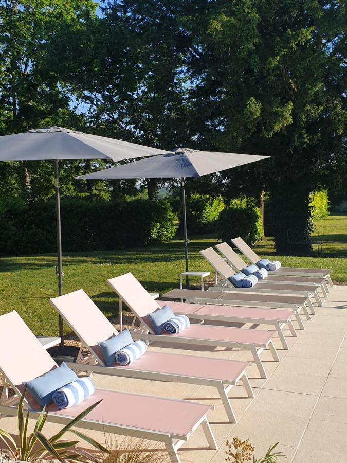 Domaine De Bourgville Monts-sur-Guesnes Exterior photo