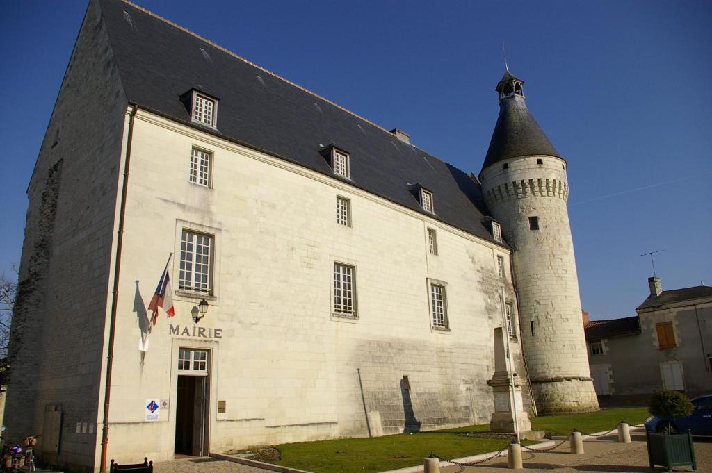 Domaine De Bourgville Monts-sur-Guesnes Exterior photo