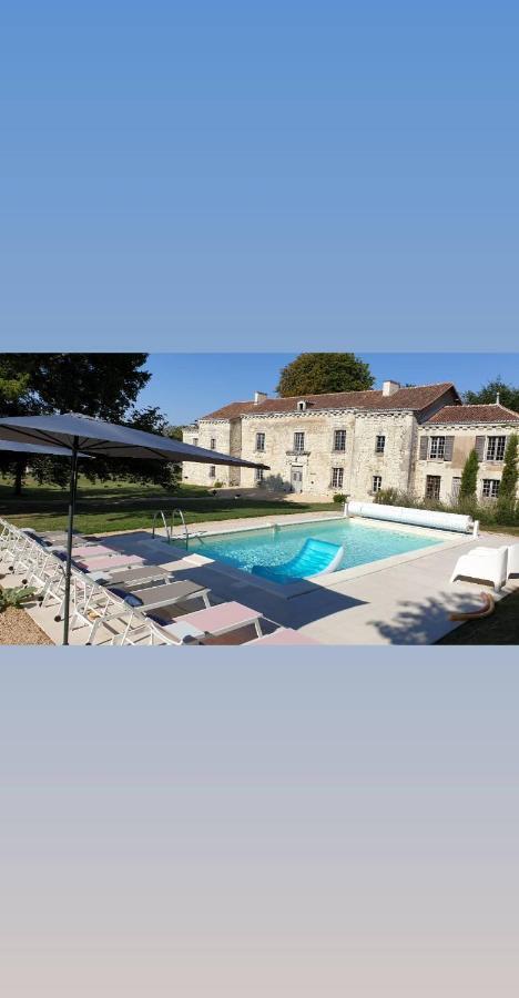 Domaine De Bourgville Monts-sur-Guesnes Exterior photo